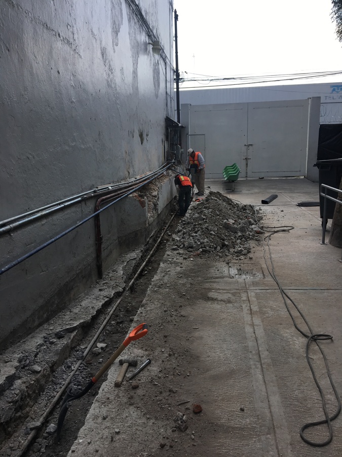 Demolición de muro existente y excavación para cimentación