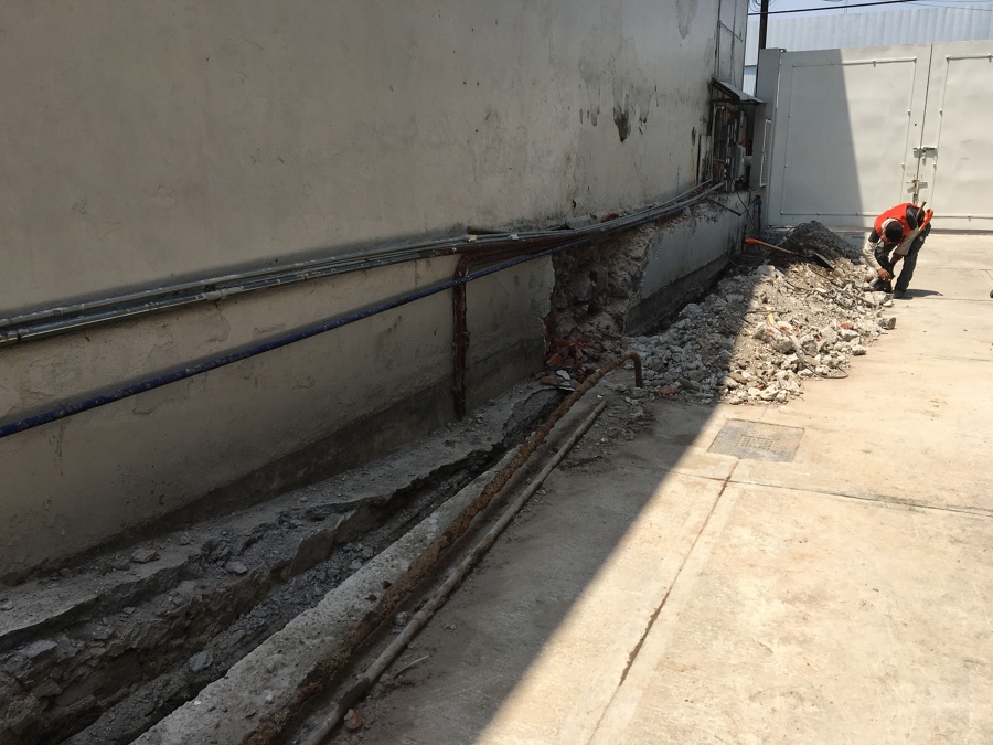 Demolición de muro existente y excavación para cimentación