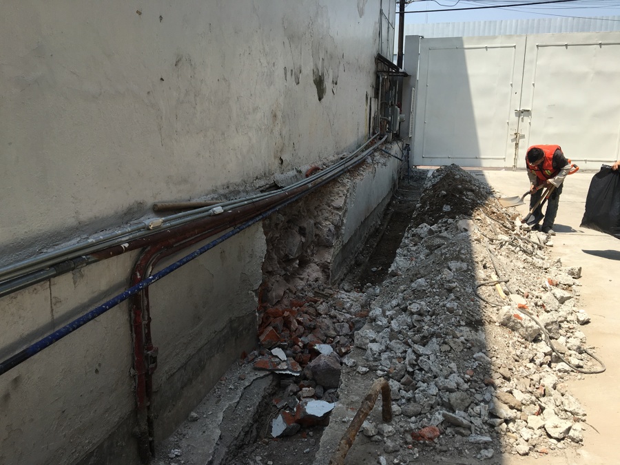 Demolición de muro existente y excavación para cimentación