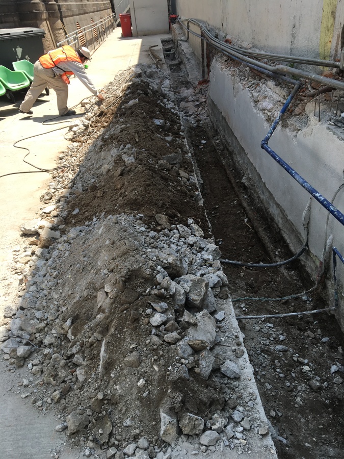 Demolición de muro existente y excavación para cimentación