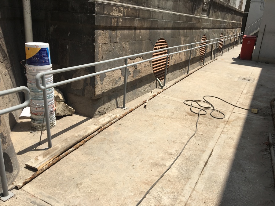 Demolición de muro existente y excavación para cimentación