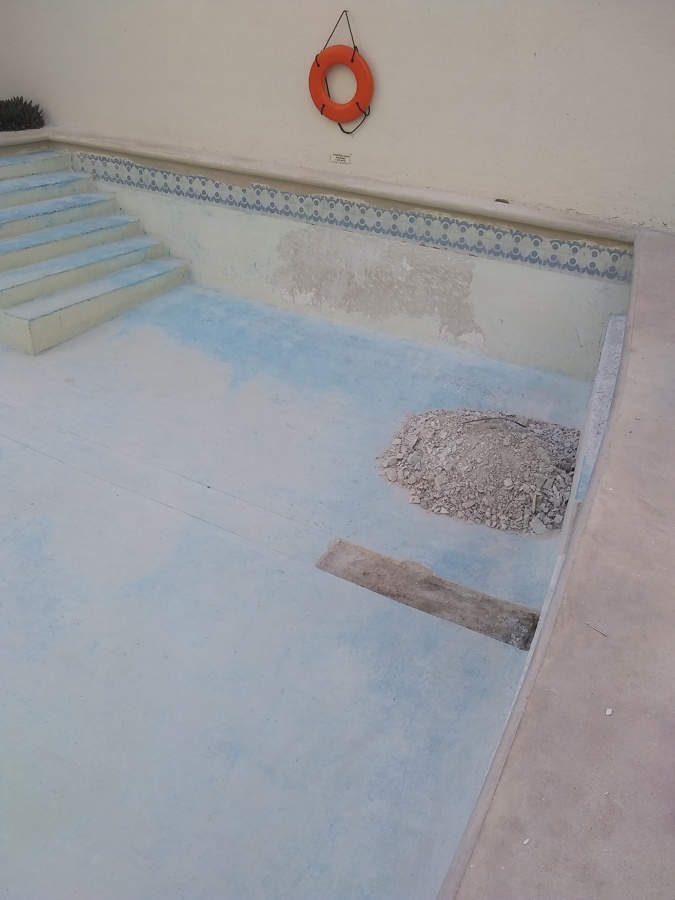 Demolición en piso de alberca