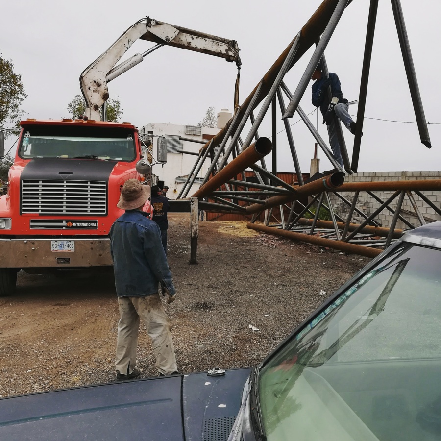 Desacoplado para el acarreo de la estructura en partes