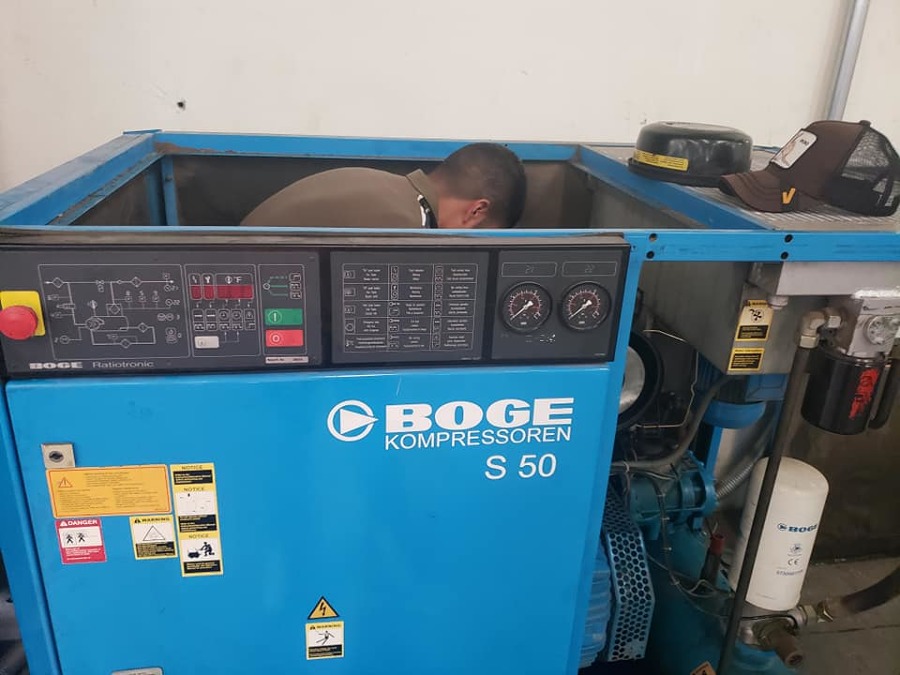 Diagnosticando equipo compresor tipo tornillo