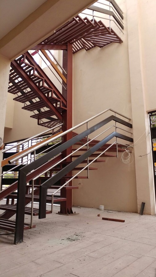 Diseño Unico de Escaleras y Barandales con Acero Inoxidable