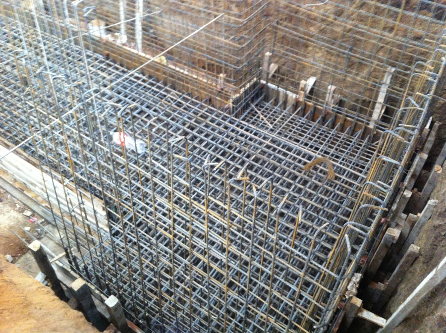 DISEÑO Y CONSTRUCCIÓN CIMENTACIÓN MAQUINA ABOMBADORA PARA AXIS SA DE CV