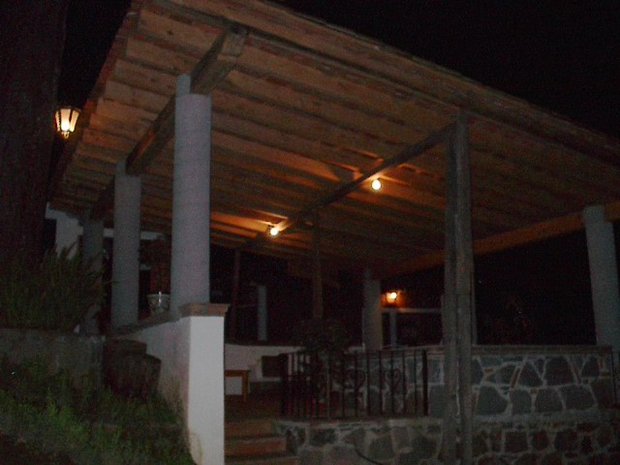 Diseño y obra de plataforma, asador, sala exterior y cubierta Valle de Bravo.
