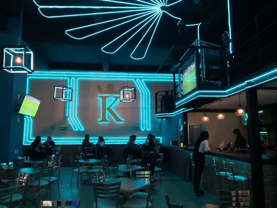 Elementos como las lamparas hacen el ambiente aun mas agradable