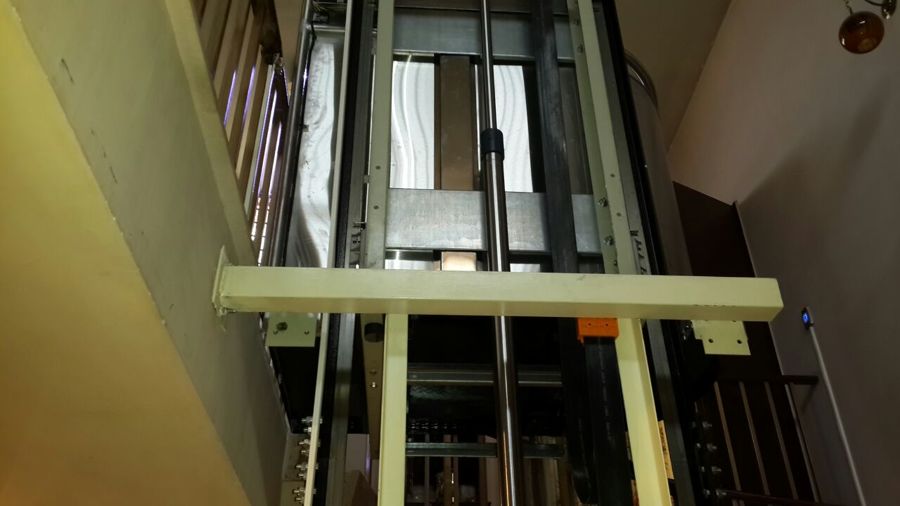 Elevador hidráulico de media cabina de fabricación nacional  para 2 niveles