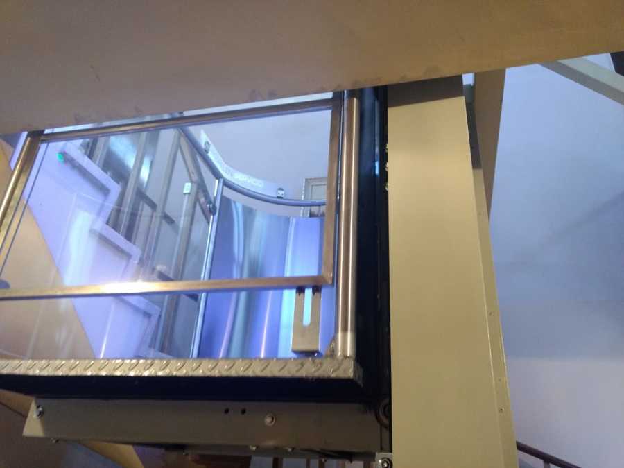 Elevador hidráulico de media cabina de fabricación nacional  para 2 niveles