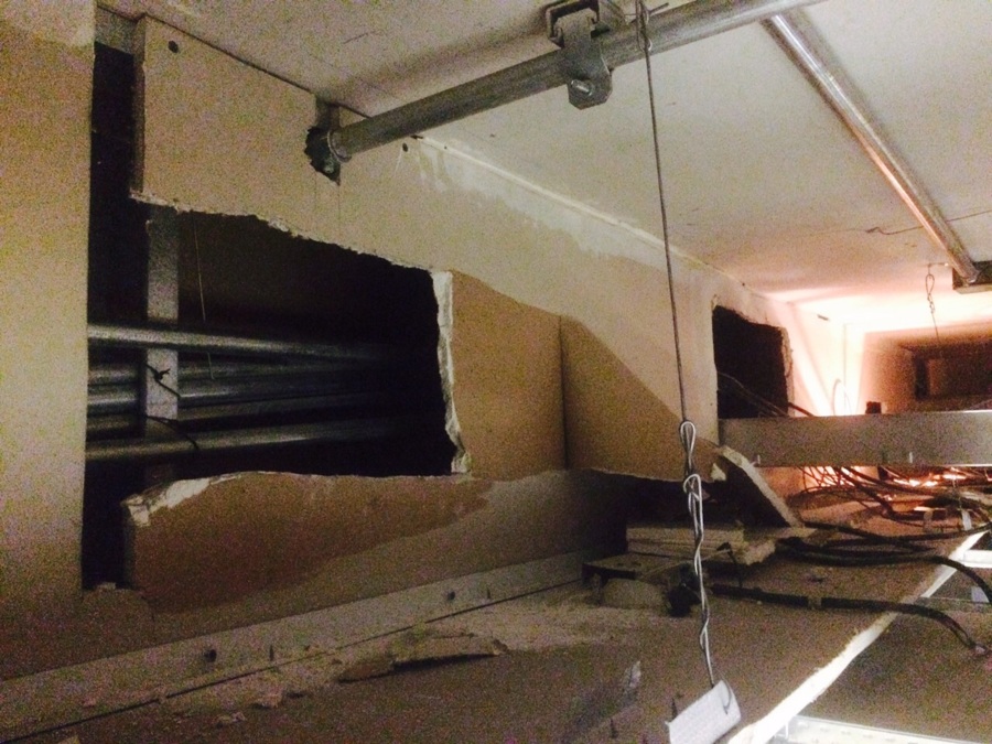 EN EL ÁREA SE DERRUMBO TODO PARA LA REMODELACION