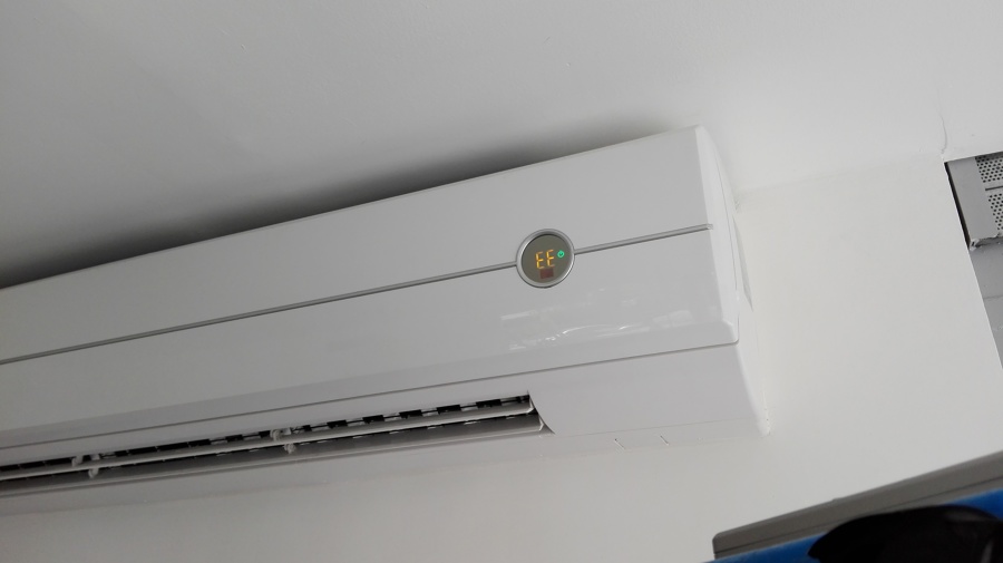 EQUIPO DE AIRE ACONDICIONADO TIPO MINI SPLIT