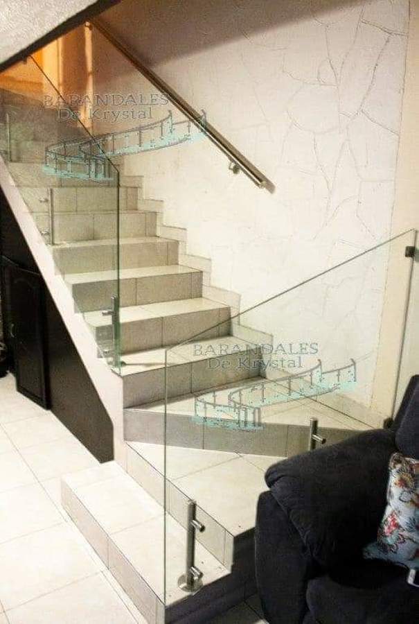 Escalera con minipostes