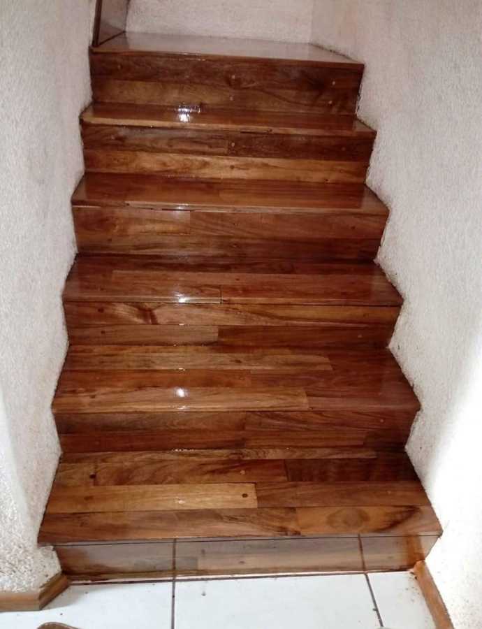 Escalera recubrimiento de madera