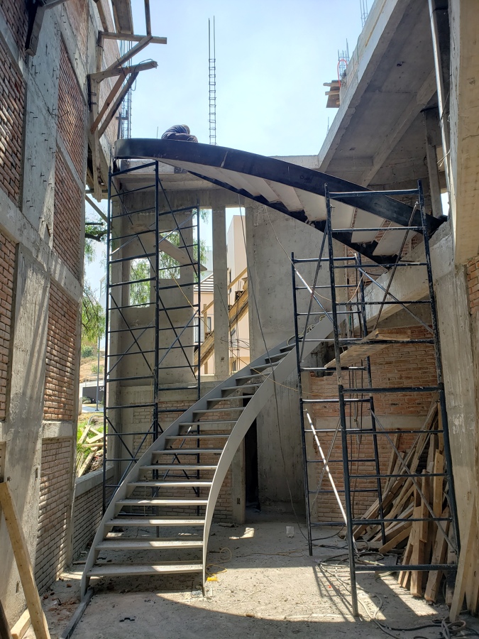 Escaleras al termino.