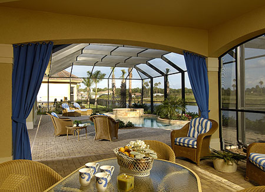 Estancia y Patio Techado
