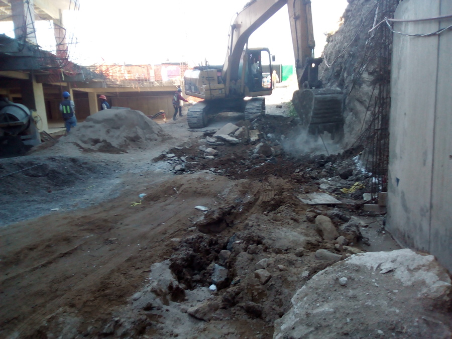 EXCAVACION Y PERFILADO DE RAMPA