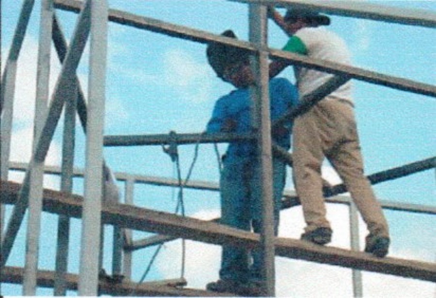 Fabricacion de la estructura metalica de soporte de la torre