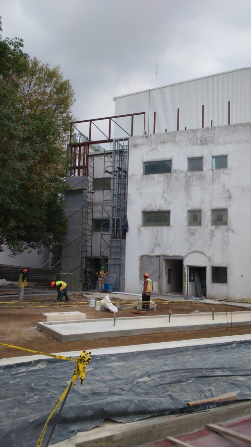 Fachada en Edificio de Control de Calidad - Laboratorios Alpharma Sade