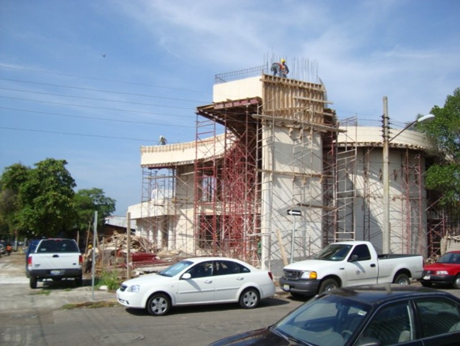 Fachada de la esquina de Av. Galván