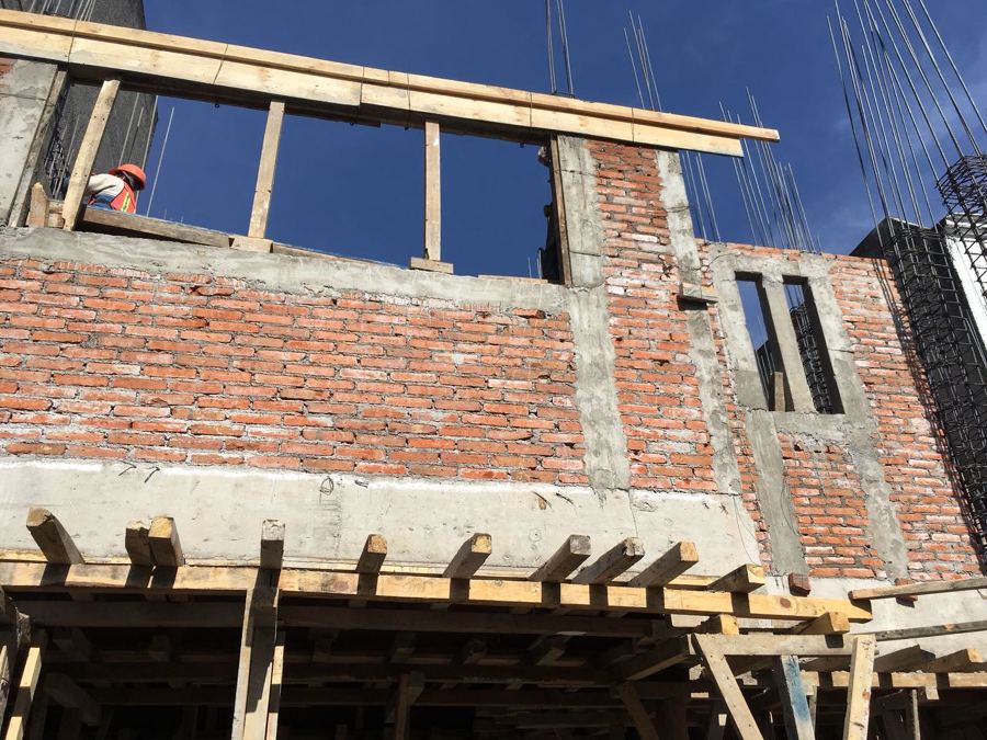 Fachada (en construcción)