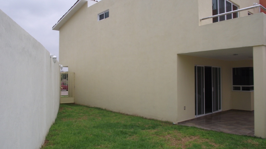 Fachada lateral jardín