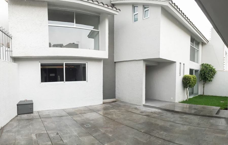 Fachada Principal desde Estacionamiento