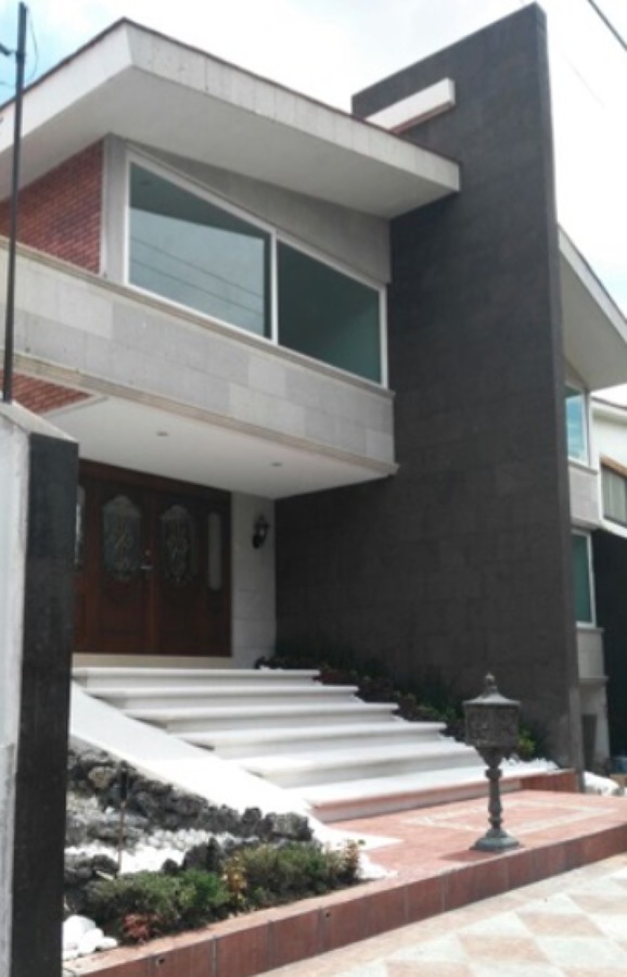 Fachada remodelada de la casa