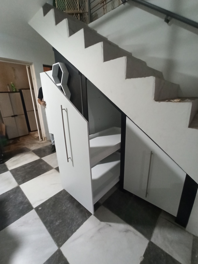 Mueble para Aprovechar Espacio de Escaleras | Ideas Carpinteros