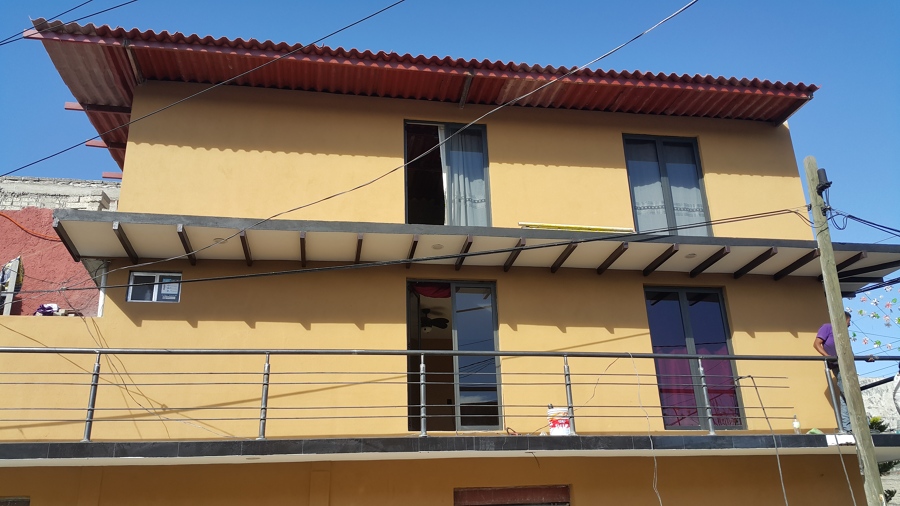 foto de fachada lateral en un 90% terminada