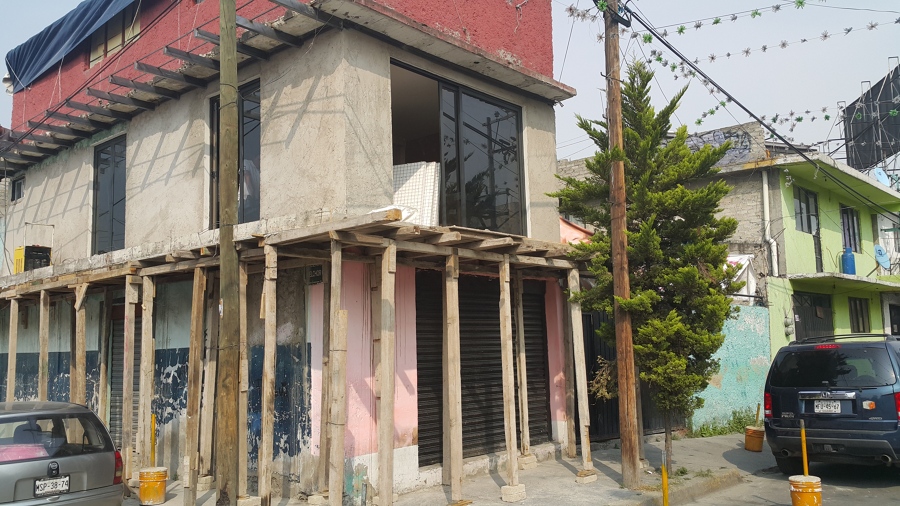 foto de fachada mostrando ptr. en marquecina de segundo nivel