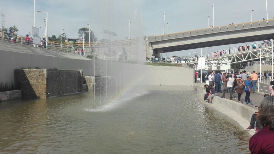 Fuente danzante en domingo