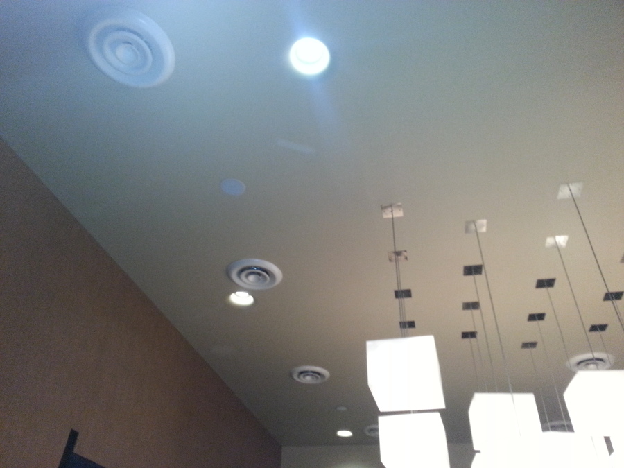 Iluminación  de sala VIP de cine cinepolis Santa Fe