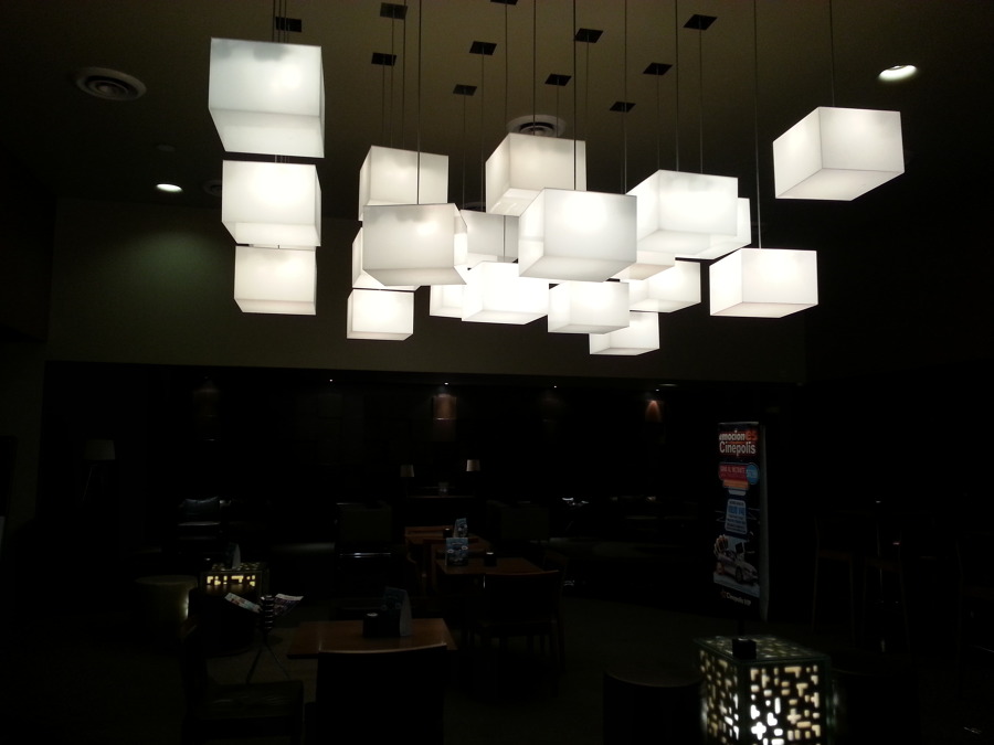 Iluminación  de sala VIP de cine cinepolis Santa Fe