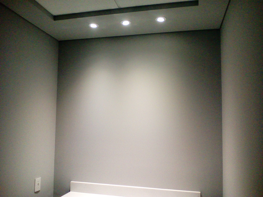 Iluminación y contacto de falla a tierra en baño