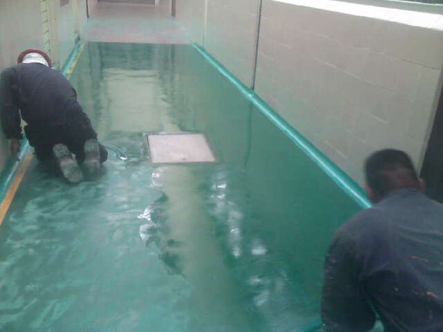 Inicio de colocacion de piso epoxico