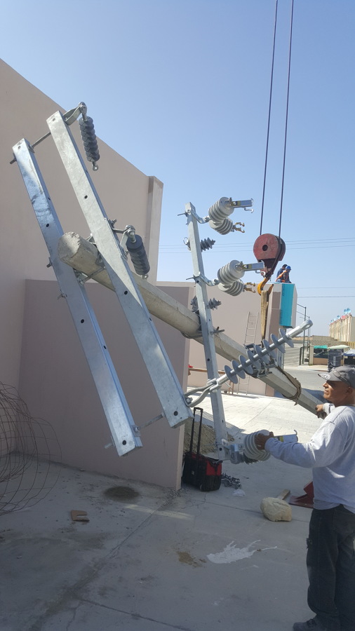 instalacion de cruzeta con corta circuitos