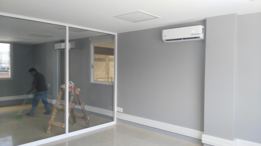 Instalacion de equipo mini split de 2 T.R.