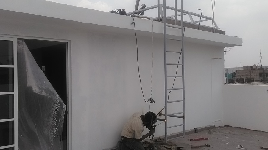 INSTALACIÓN DE ESCALERA MARINA