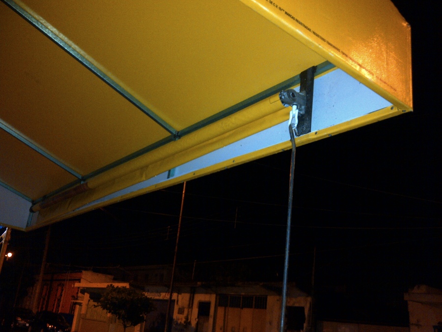 Instalación de lonas enrrollables