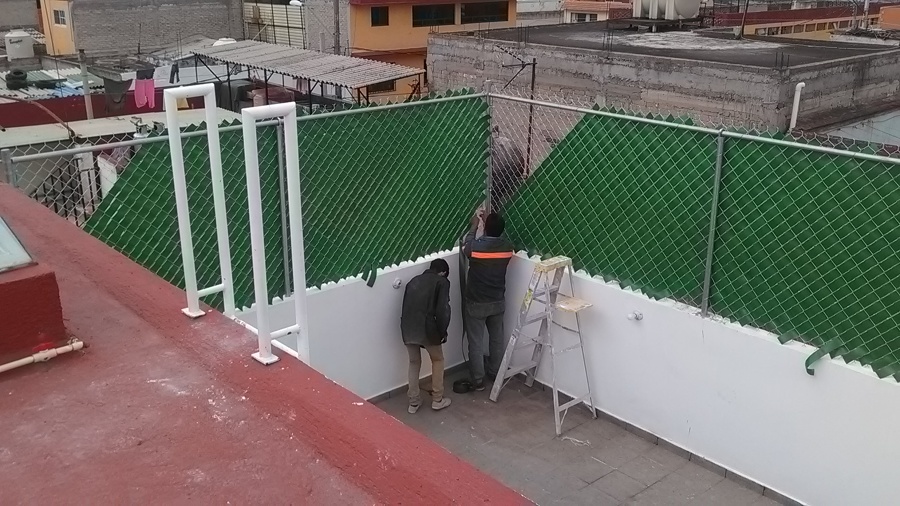 INSTALACIÓN DE MALLA CICLÓNICA CON VINIL