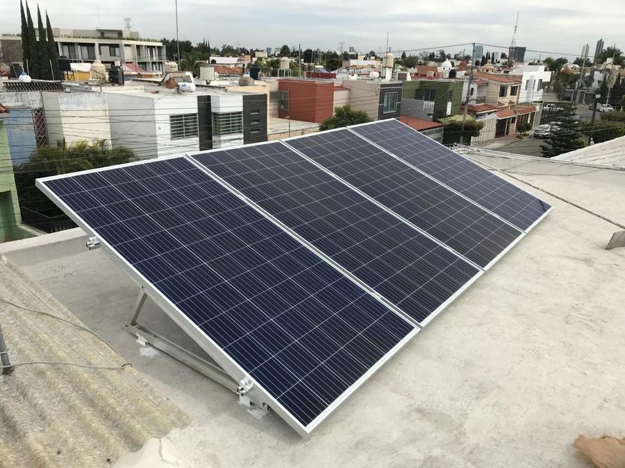 Instalación de paneles solares a tienda de autoservicio