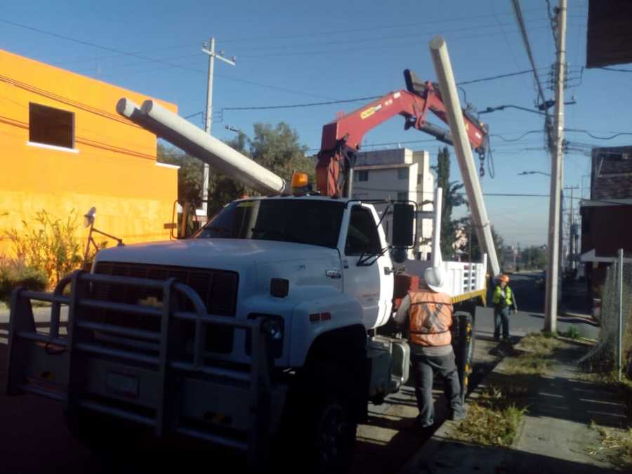 Instalacion de postes de concreto