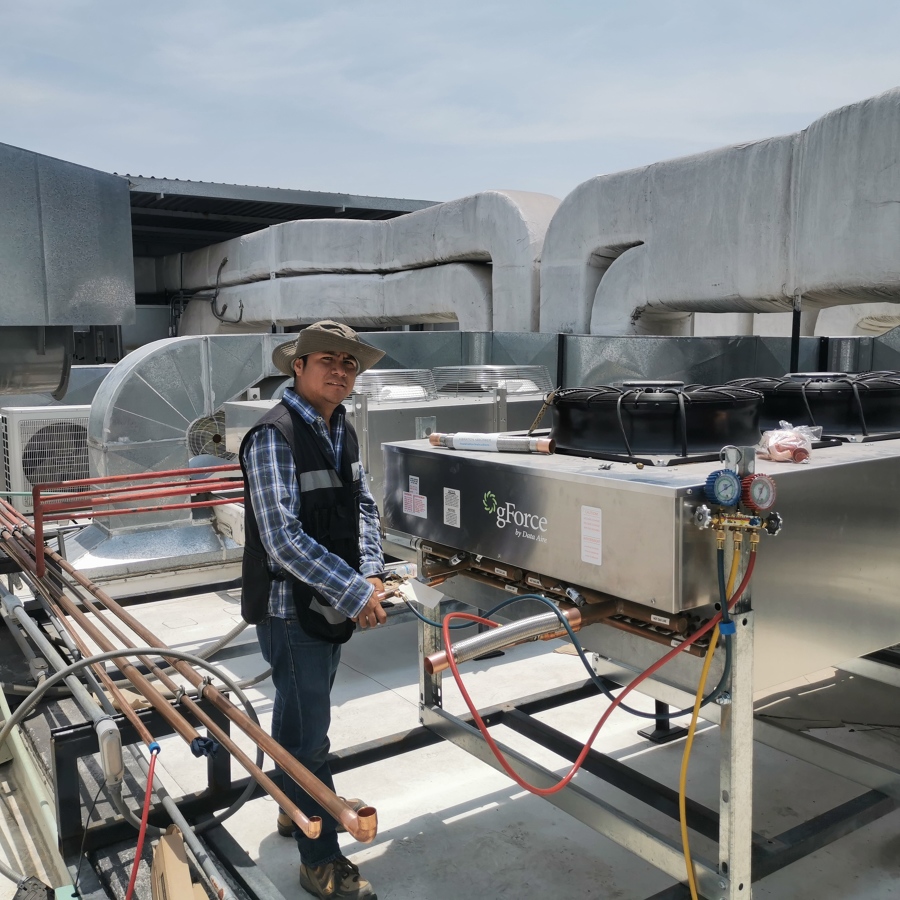instalación de tubería de refrigeración
