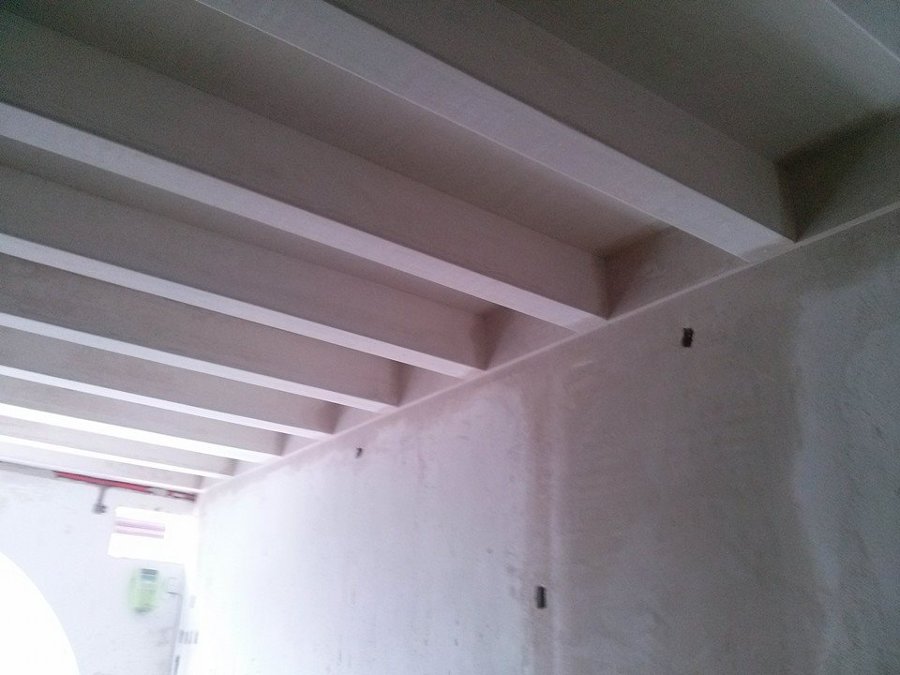 Instalacion de Yeso en trabes de concreto, con perfil boleado.