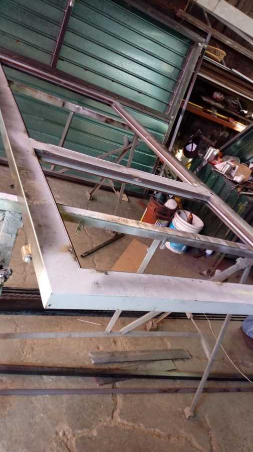 Instalación y fabricación de portón de acceso