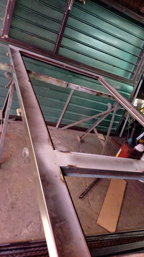 Instalación y fabricación de portón de acceso