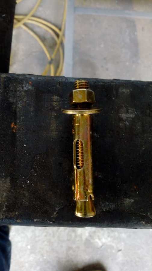 Instalación y fabricación de portón de acceso