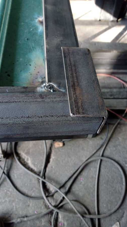 Instalación y fabricación de portón de acceso