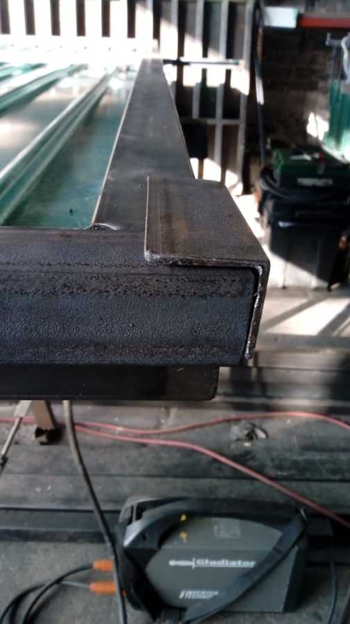 Instalación y fabricación de portón de acceso